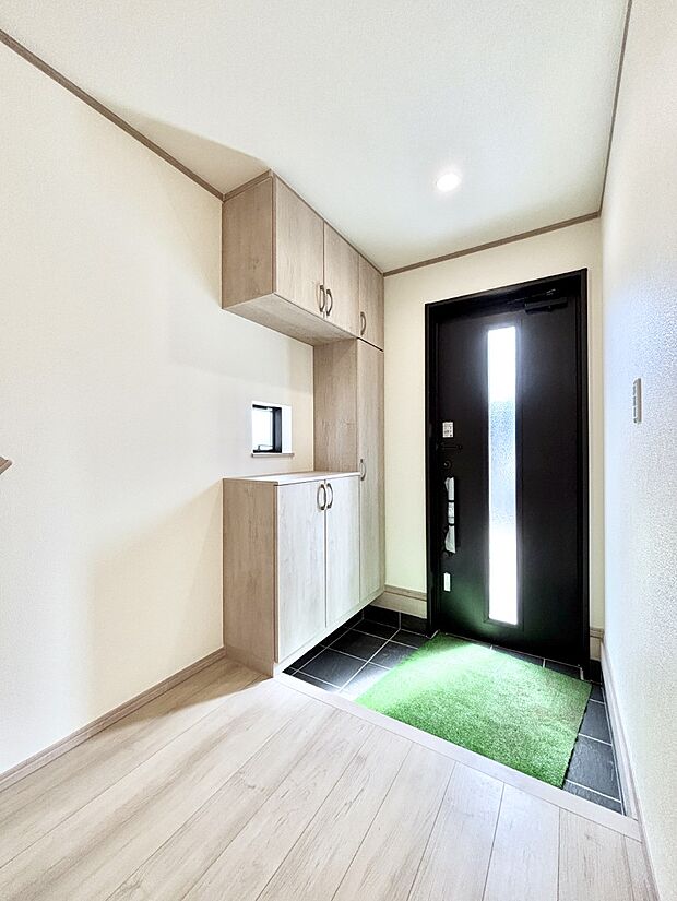 飾り棚を利用して、お越しいただくお客様をおもてなしできます。