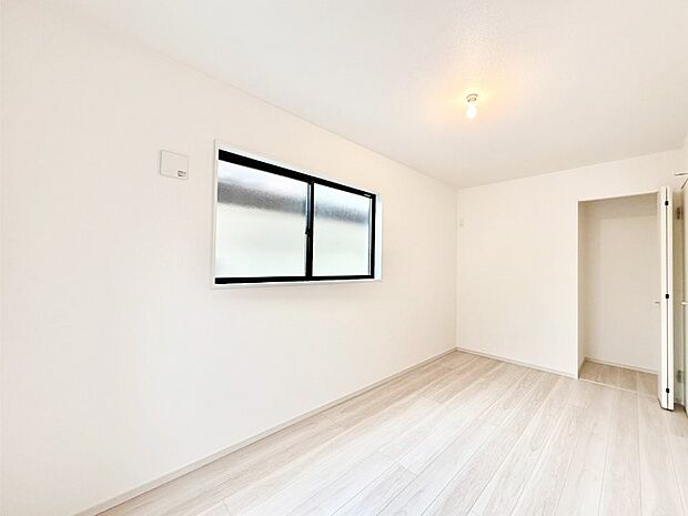 使いやすい形でベットや家具の置き方にも困ることもありません。   