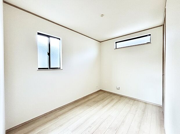 2面採光で気持ちよく自然光が取り入れられるのでお子様のお部屋にもピッタリ