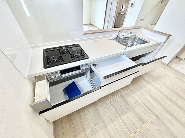 使いやすさを優先したスライド式収納タイプ！