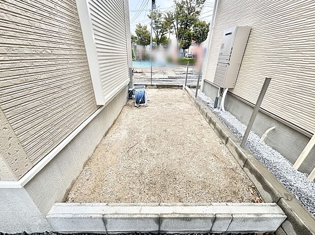 ガーデニングや家庭菜園も楽しめるお庭付き。