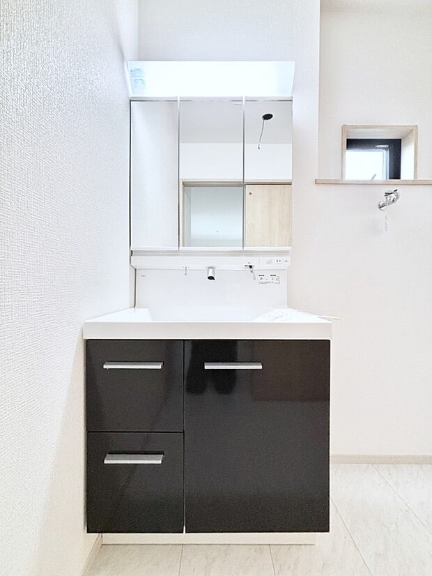 収納力と機能性に優れた洗面化粧台