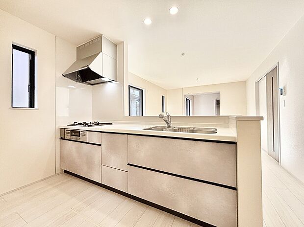 料理をしながらでもご家族との会話を楽しめる対面キッチン