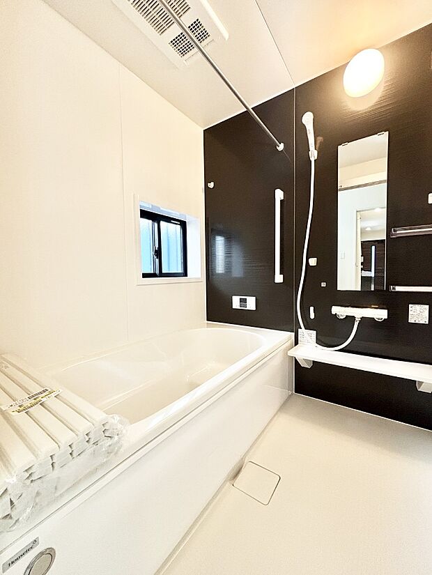 落ち着いた雰囲気でゆっくりお寛ぎいただけるバスルーム