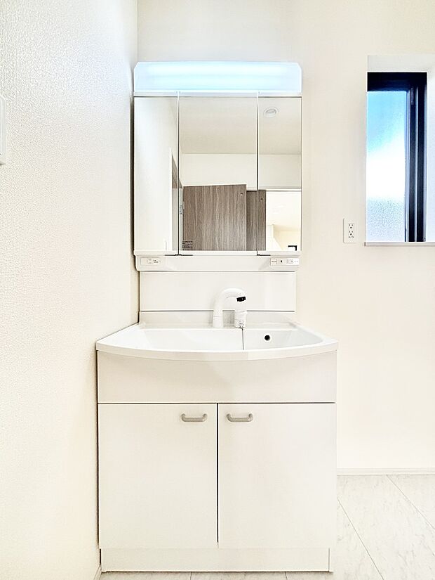 収納力と機能性に優れた洗面化粧台