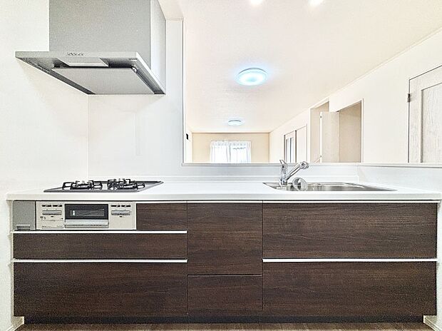 ゆとりあるキッチンではご家族と楽しくお料理ができます。