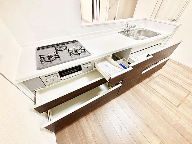 使いやすさを優先したスライド式収納タイプ！