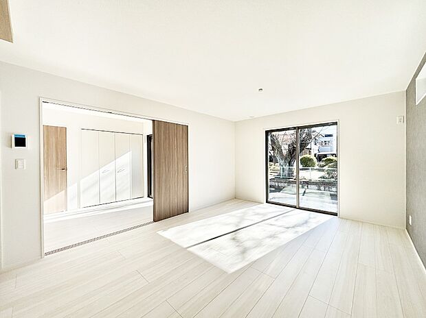 家族の笑顔が自然と生まれてくる、そんな雰囲気のダイニングに仕上がっています。