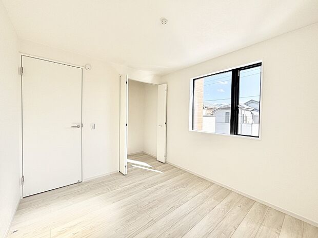 使いやすい形でベットや家具の置き方にも困ることもありません。   