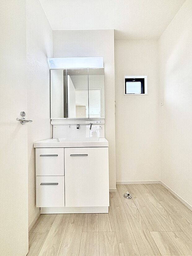 収納力と機能性に優れた洗面化粧台