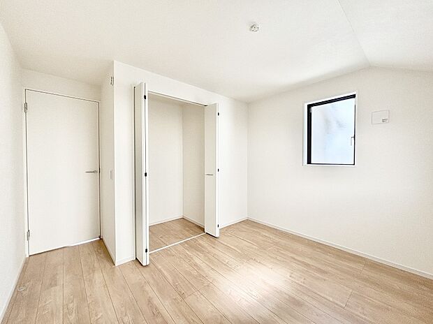 使いやすい形でベットや家具の置き方にも困ることもありません。   