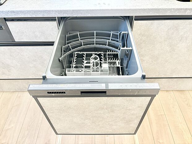 面倒なお片づけは食洗機にお任せ！家事の負担が減って、時間にも気持ちにもゆとりができます。