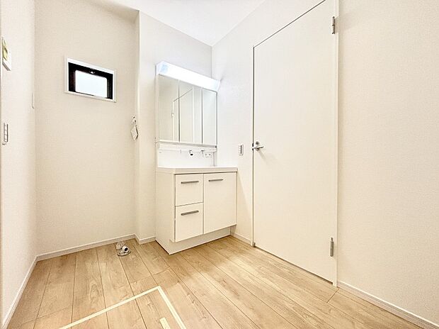 明るい洗面所は毎朝の身支度も楽しくできちゃいそうです。    