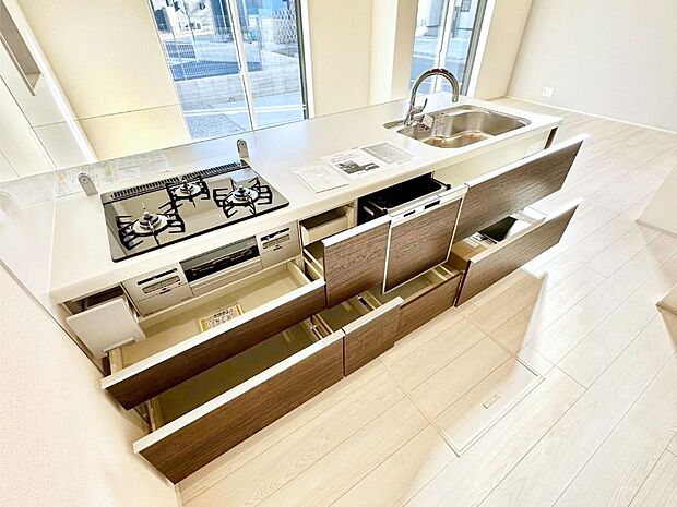 使いやすさを優先したスライド式収納タイプ！