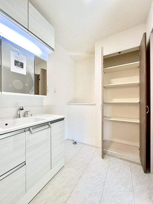 可動棚付きランドリースペース