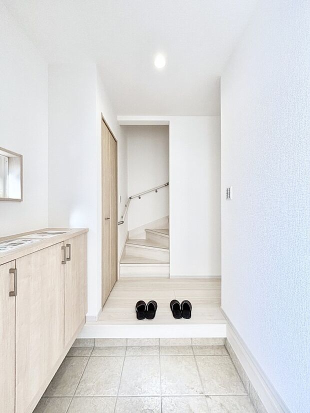 明るい玄関はお客様をお出迎えするのにぴったりです!