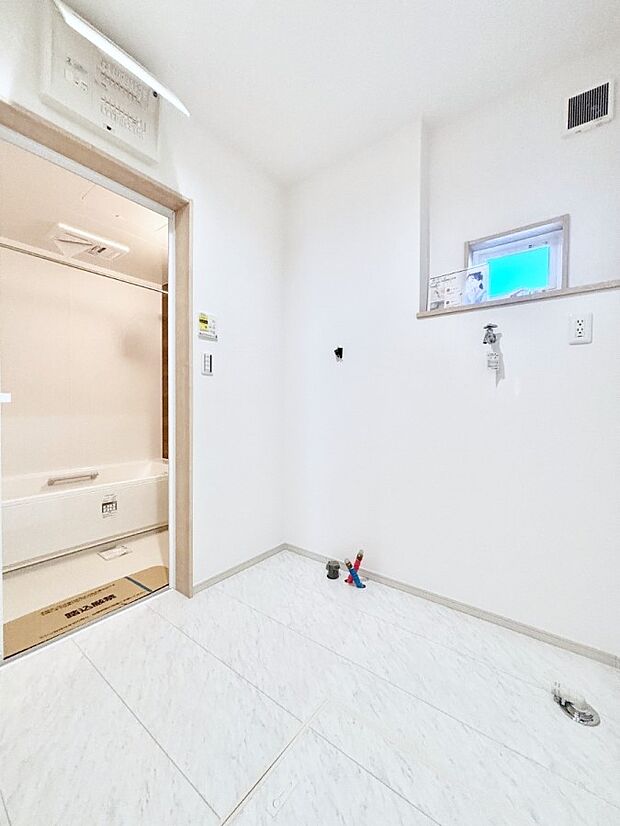 清潔感ある洗面化粧室で朝の身支度も快適