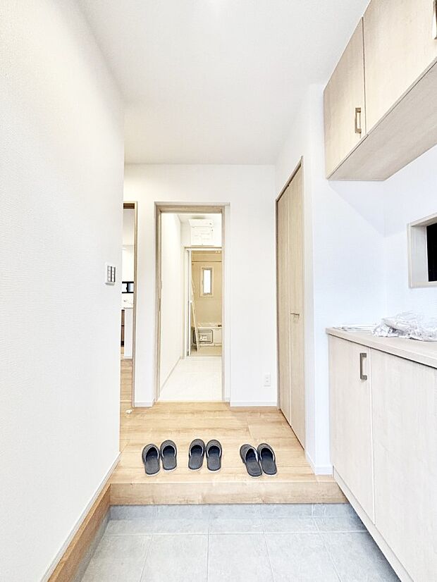 明るい玄関はお客様をお出迎えするのにぴったりです!