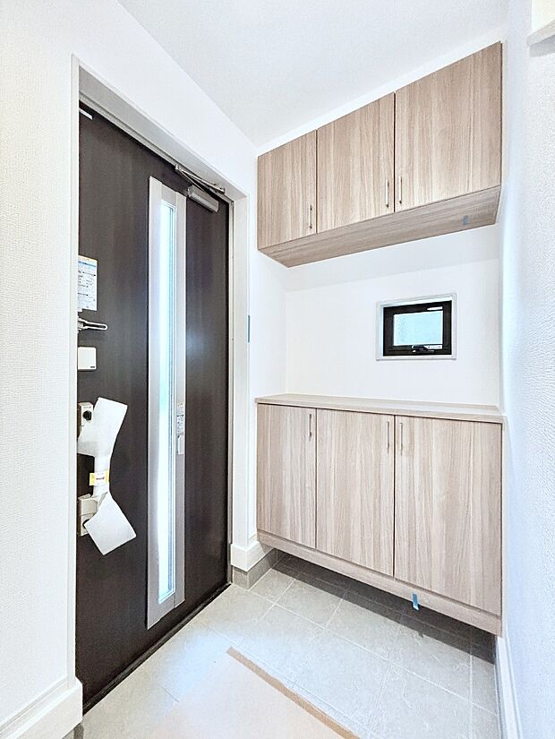 飾り棚を利用して、お越しいただくお客様をおもてなしできます。