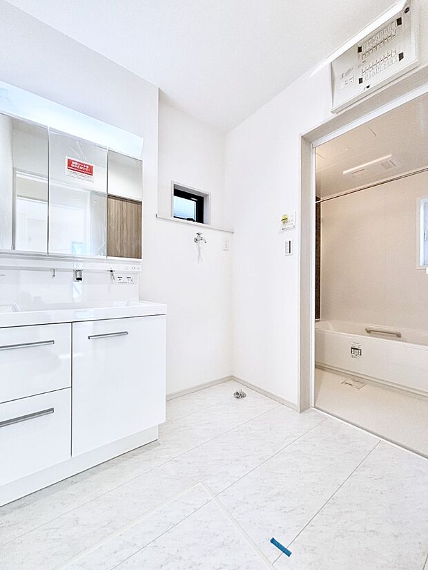 清潔感のある快適空間です。毎日の身支度も気持ち良くお使い頂けます。 