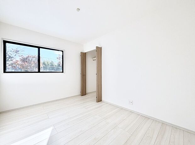 使いやすい形でベットや家具の置き方にも困ることもありません。 