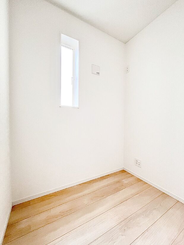 2帖の納戸は収納スペース、書斎や趣味のお部屋としても利用できます