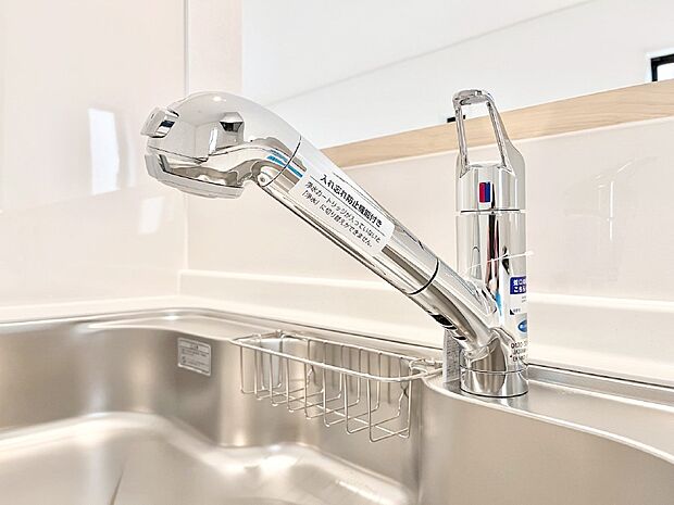 いつでも清潔なおいしいお水を。一つの水栓で水道水と浄水を使い分け。