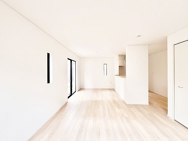 家族の笑顔が自然と生まれてくる、そんな雰囲気のダイニングに仕上がっています。