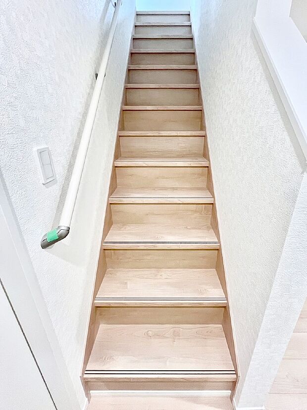 安全性を考慮し階段には手すりを設置しています