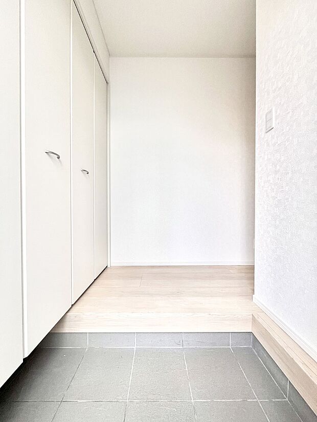 家族の帰宅やお客様をあたたかく迎える玄関  