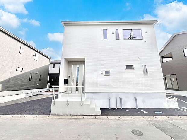 洗練された外観、上質な住空間が広がる室内は永く安心して過ごせる住居です。