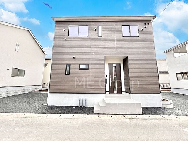 洗練された外観、上質な住空間が広がる室内は永く安心して過ごせる住居です。