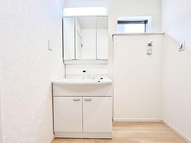 収納力と機能性に優れた洗面化粧台