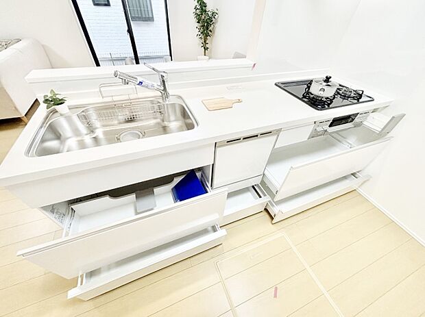 使いやすさを優先したスライド式収納タイプ！