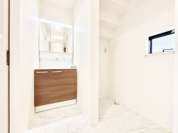 清潔感のある快適空間です。毎日の身支度も気持ち良くお使い頂けます！