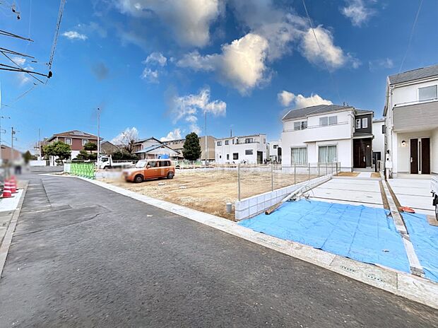 奥まった地形は、車道に面しておらず、静かでプライベート感を味わえる立地です。 