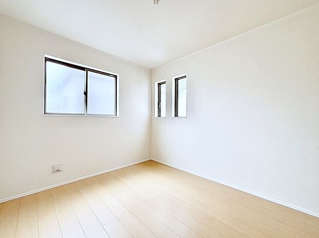 窓からのやさしい光が心地よいプライベートルーム