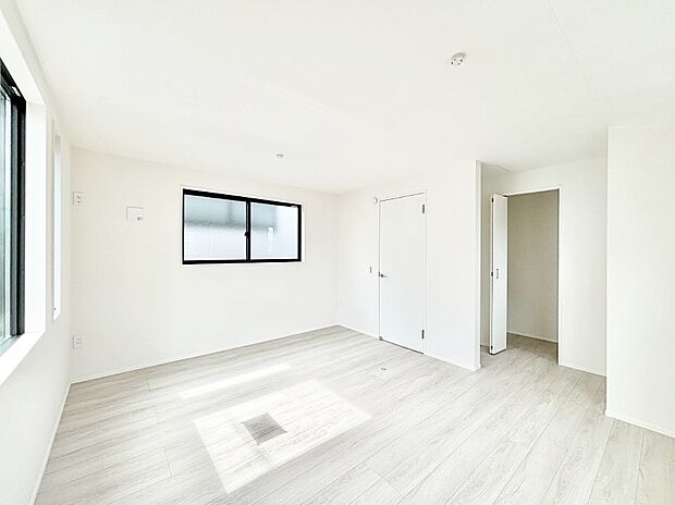 使いやすい形でベットや家具の置き方にも困ることもありません。 