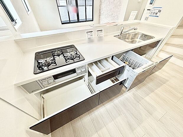 使いやすさを優先したスライド式収納タイプ！