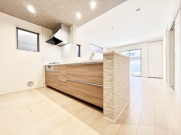 料理をしながらご家族との会話を楽しめる対面カウンターキッチン