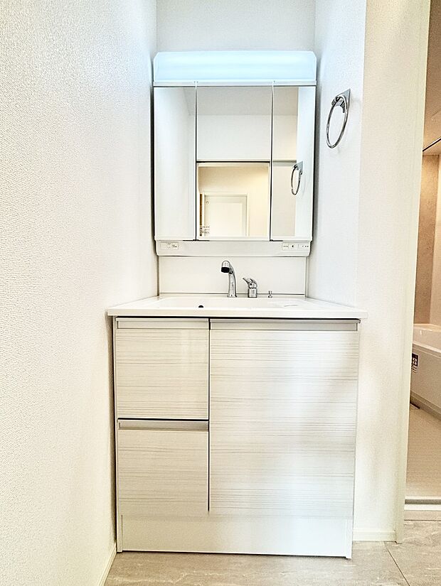 収納力と機能性に優れた洗面化粧台