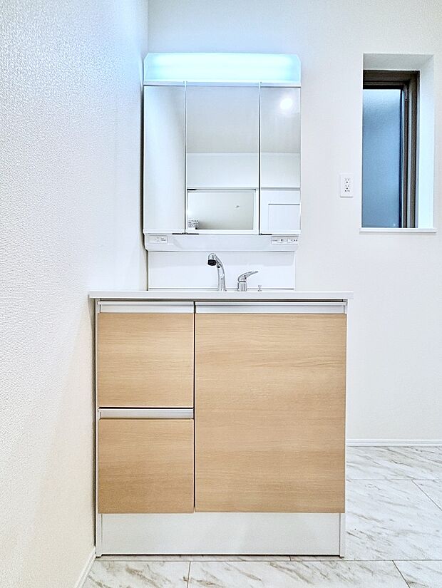 収納力と機能性に優れた洗面化粧台