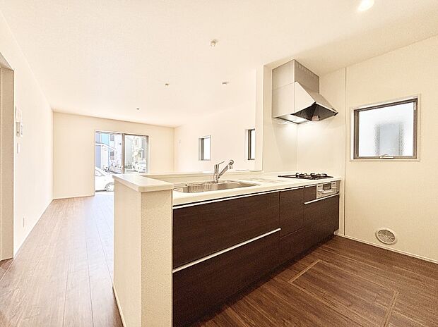 料理をしながらご家族との会話を楽しめる対面カウンターキッチン