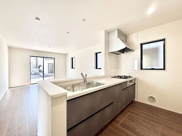 ゆとりあるキッチンではご家族と楽しくお料理ができます。