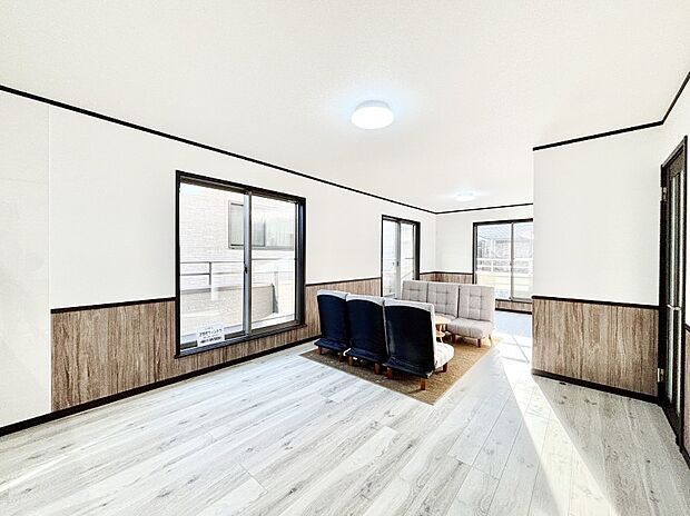 家族団らんの時間も増えそうなくつろぎのリビングダイニング。   