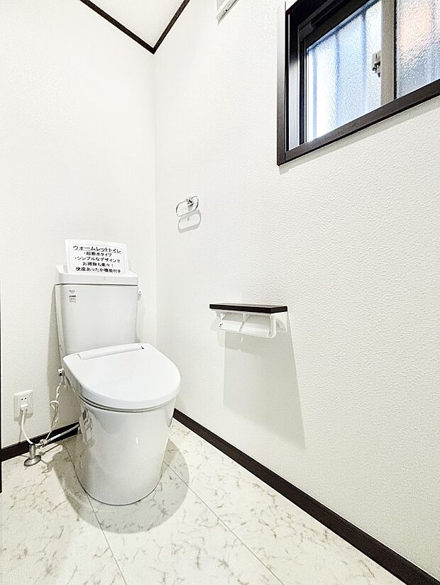 明るく清潔感のあるトイレです。 