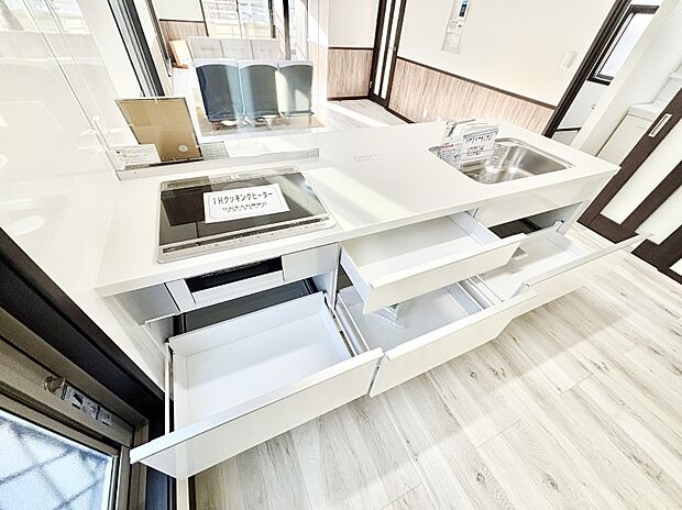 使いやすさを優先したスライド式収納タイプ!