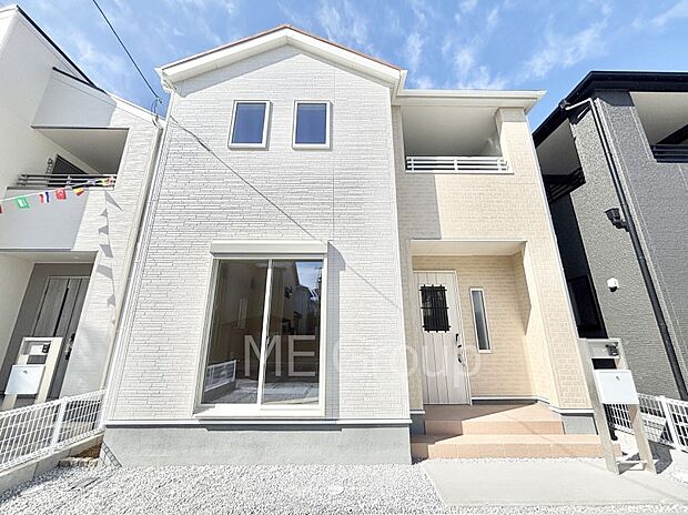 洗練された外観、上質な住空間が広がる室内は永く安心して過ごせる住居です。