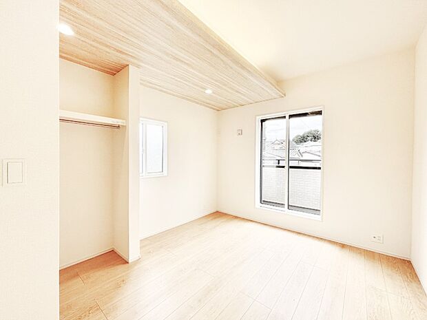大容量の収納力が嬉しいWIC付きのお部屋でゆったりリラックスタイムが過ごせます!