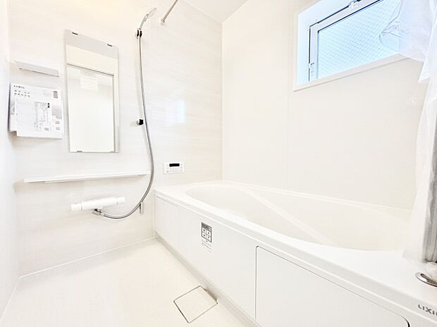 浴室乾燥機付きのバスルームでいつでも快適なバスタイムが楽しめます!